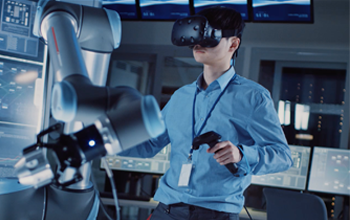 工业富联郑弘孟：“三驾马车”谋转型