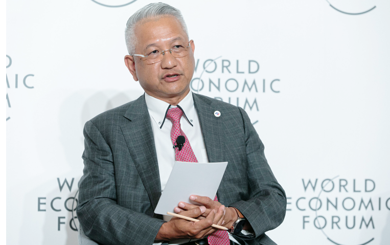 工业富联CEO郑弘孟出席夏季达沃斯：中国的发展是多元的，企业要扎根中国面向全球