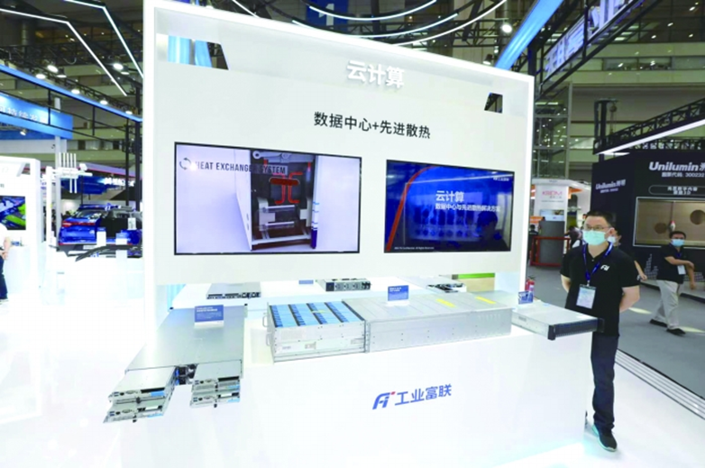 AI迎来“iPhone时刻” 工业富联等服务器巨头比拼“智造力”与绿色化