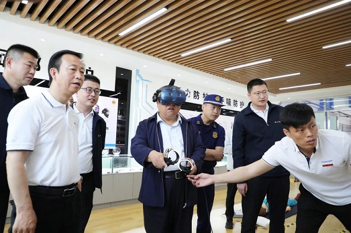 1720147152977352.jpg 安全培训AR佩戴体验.jpg